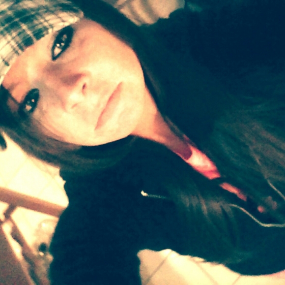 Meet your Posher, Ashley - Picture 2 of 2